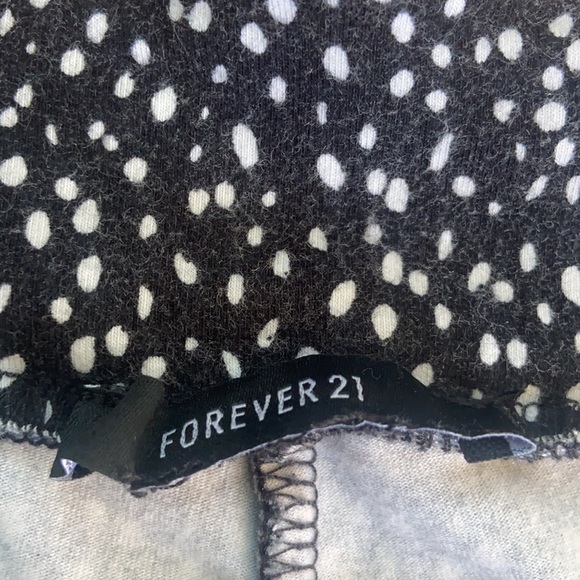 Forever 21 polkadot biker shorts in size M - Picture 3 of 3